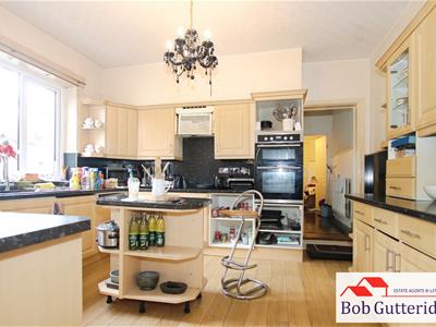 FITTED KITCHEN / BREAKFAST ROOM